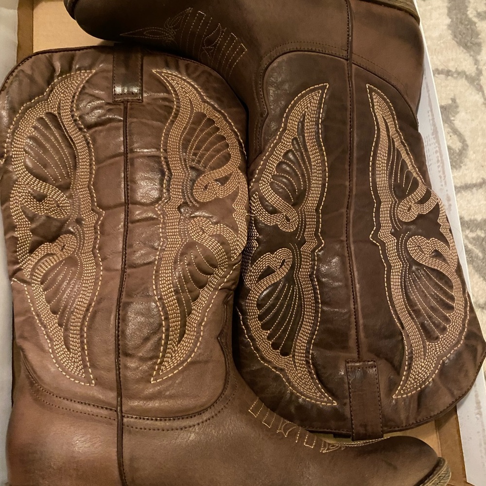 Size 9.5 Cowboy boots WOMENS WORN ONCE